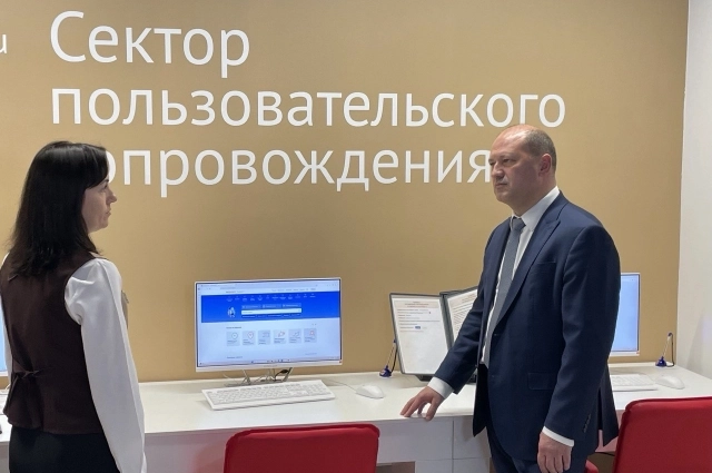 Александр Скрябин около сектора пользовательского сопровождения.