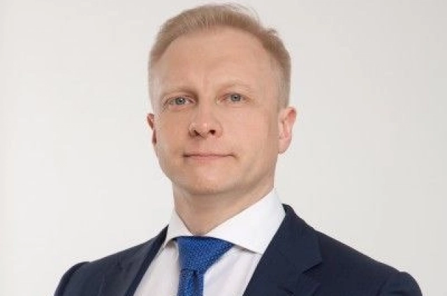 Михаил Юрьевич – председатель комитета ЗС, многодетный отец. 