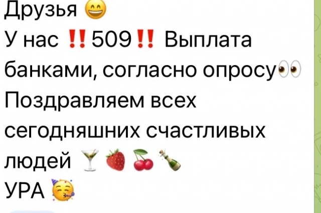 Девушки поздравляли друг друга с успешным закрытием диспутов.