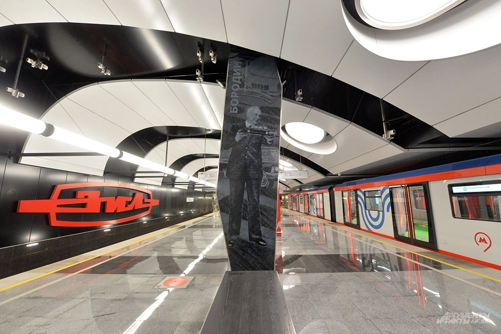 Станция метро ЗИЛ. 