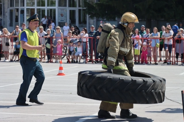 У Александра не было возможности заниматься в спортзале, поэтому всю жизнь занимался физическим трудом.