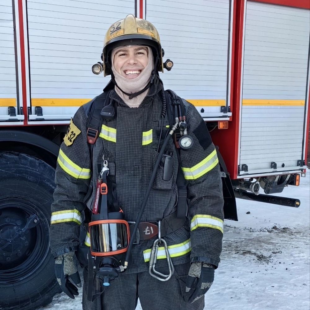 Сибиряк почти 12 лет работает пожарным.