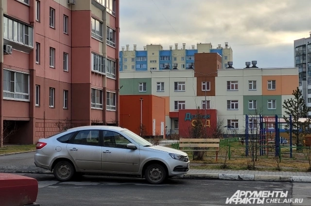 Напротив дома, где убили девушку, находится детский сад.