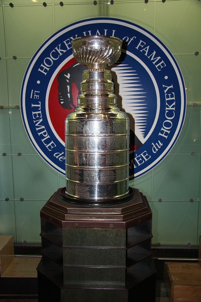 Кубок Стэнли в Зале хоккейной славы в Торонто.
