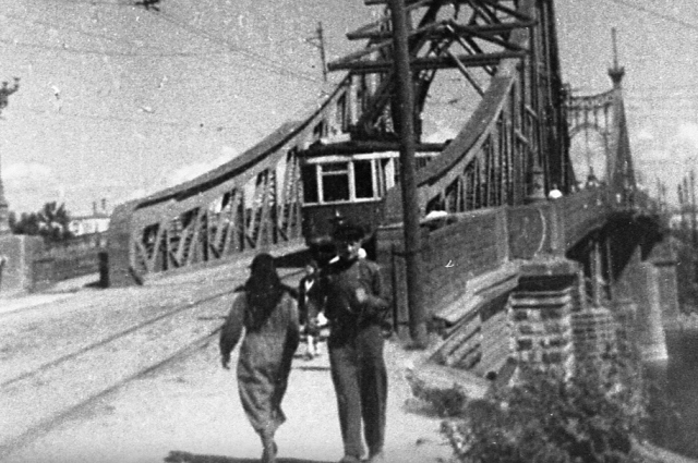 Мост через реку Волгу в г. Калинине в период временной эксплуатации после освобождения.