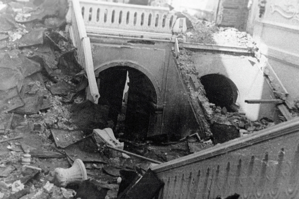 Разрушенная парадная лестница Екатерининского дворца.