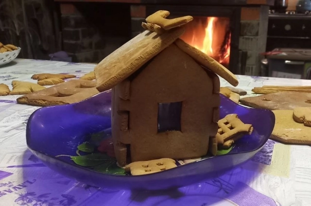 Даже не расписанный домик - это уже частичка сказки.