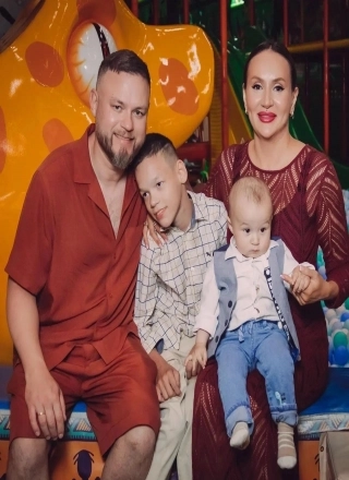 Адель Загретдинов: «Сначала хотелось спасти своего ребёнка. Потом — помочь другим детям. Потом — укреплять семьи, возвращать отцов в жизнь детей, поддерживать мам, бабушек и дедушек».