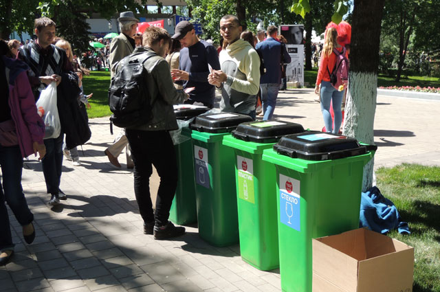 АиФ заботится об экологии. На площадке издания были контейнеры для раздельного сбора мусора.