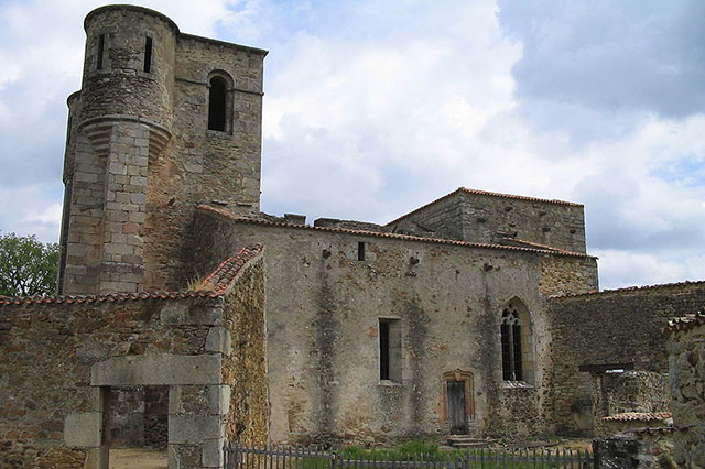 Церковь в Орадур-сюр-Глане.