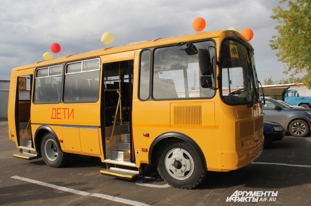 132 новых автобуса поехали в школы.