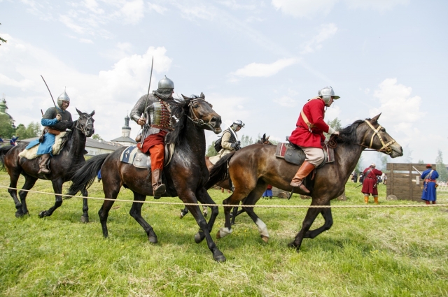 Гости фестиваля увидят настоящую средневековую конницу в деле.
