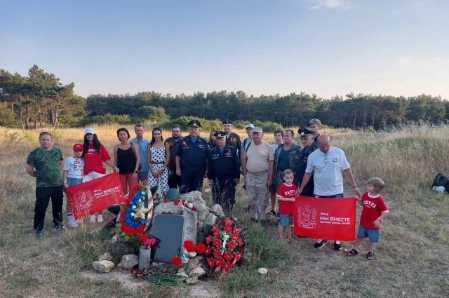 Пока на месте боя не сооружён монумент, энтузиасты установили памятную табличку, сообщающую о подвиге последних защитников Севастополя.