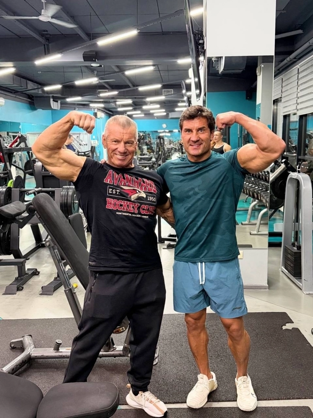 Сын Александра Яшанькина, Дмитрий (справа) пошёл по стопам отца и тоже занялся спортом.