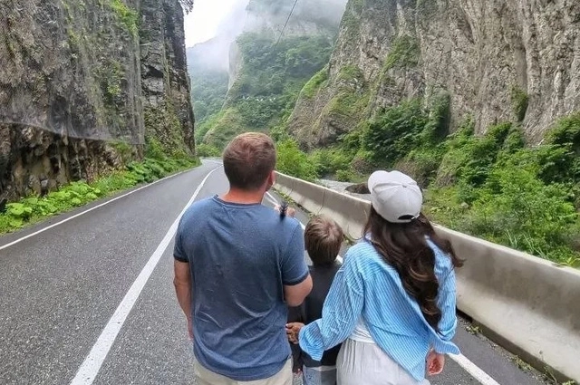 Семья по дороге в Грузию