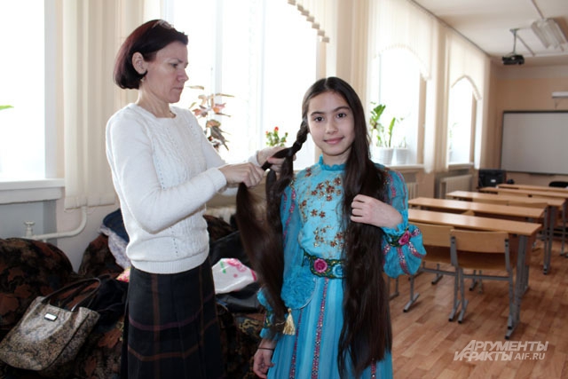 Мама каждый день заплетает Саиде татарские косы