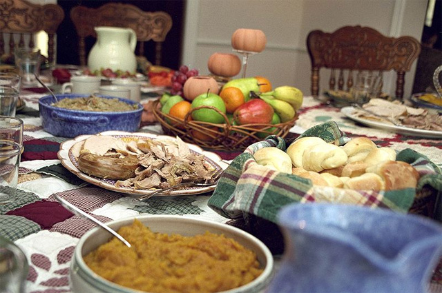 Праздничный стол в День благодарения