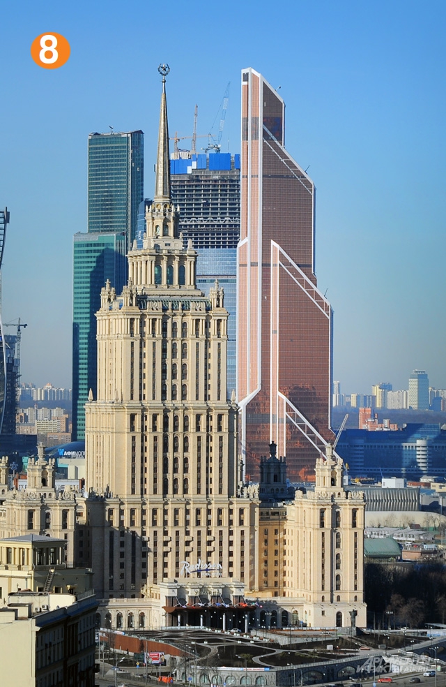 Похожее на гостиницу «Украина» здание есть на Манхэттене.