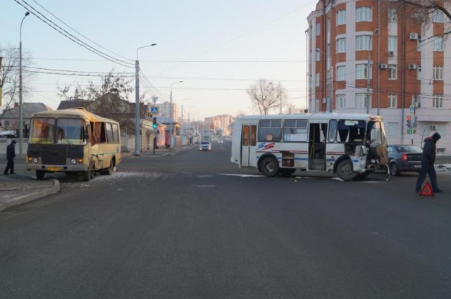 В Оренбурге в ДТП с двумя автобусами пострадали пассажиры.