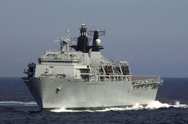 HMS Bulwark — второй корабль десантных кораблей Королевского флота класса Albion. Это один из двух амфибийных транспортных доков, предназначенных для доставки королевских морских пехотинцев на берег по воздуху и по морю.