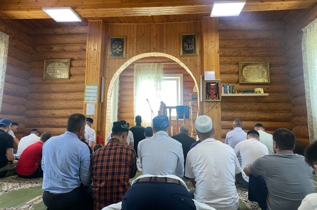 В этом году на один день выпали два великих для мусульманина праздника.