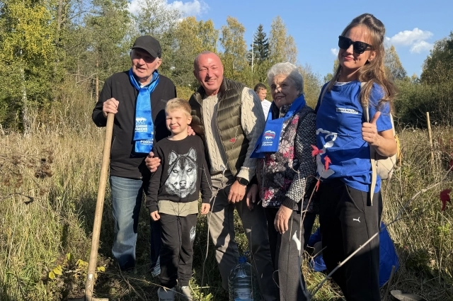 Василий Кузнецов и семья Довженко.
