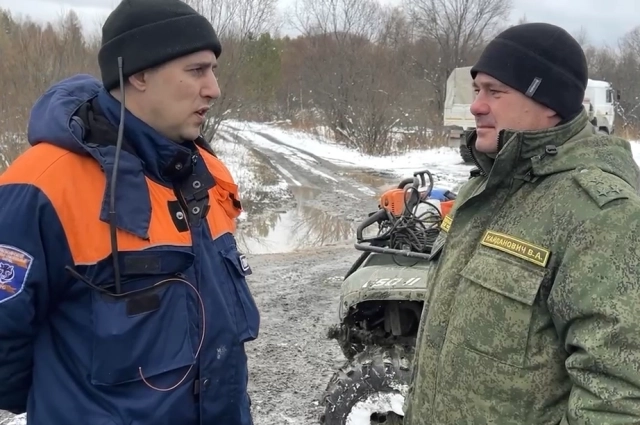 Александр Пинчук рассказвает о поисках руководитель Уярского межрайонного следственного отдела Вячеславу Кайдановичу.