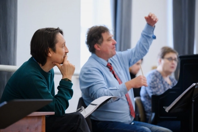 Режиссёр Антон Фёдоров (слева) и дирижёр Пётр Белякин