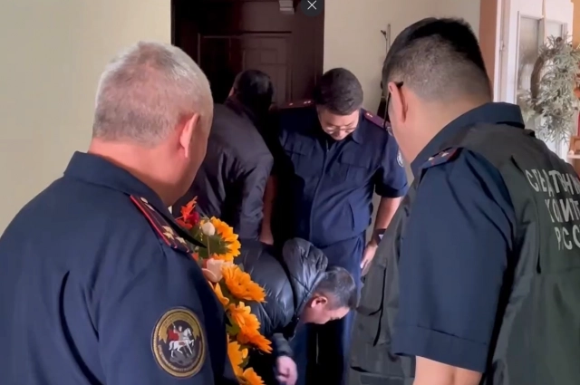 В убийстве женщины и её сына подозреваются дочь убитой и подруга школьницы.