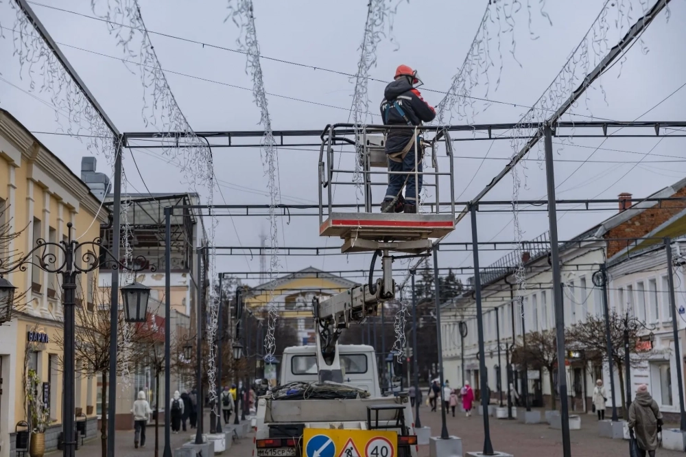 Инсталляцию «Звёздное небо» на Театральной улице отремонтировали и вернули на место.