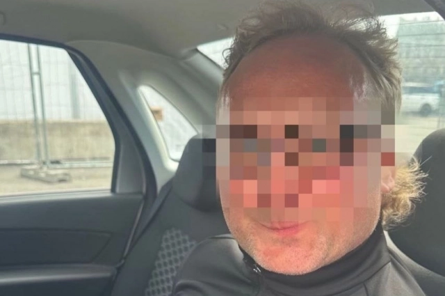 Вандал демонстрировал сотрудникам музея ножи.