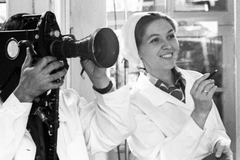 Юлия Белянчикова (справа) на съемках, 1975 г.
