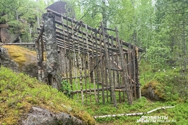 Стоянка с другой стороны Мальвинки, куда тропа привела заблудившихся журналистов.
