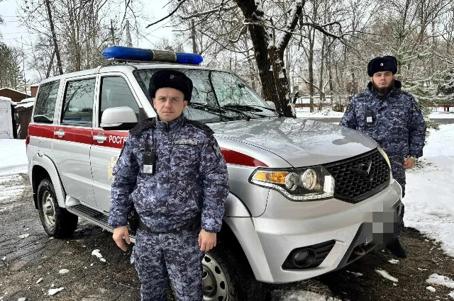 Росгвардия помогла водителю.