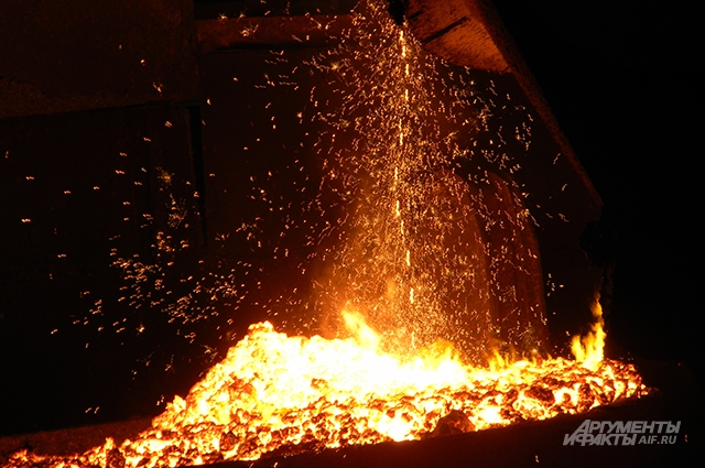  Кипит сталь при температуре 1500 градусов.