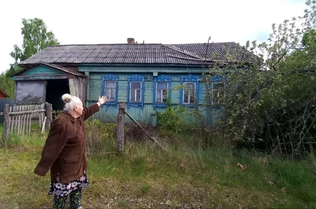 Местные жители регулярно видят, как провода над оставленными без присмотра домами искрят, особенно когда их раскачивает сильный ветер.