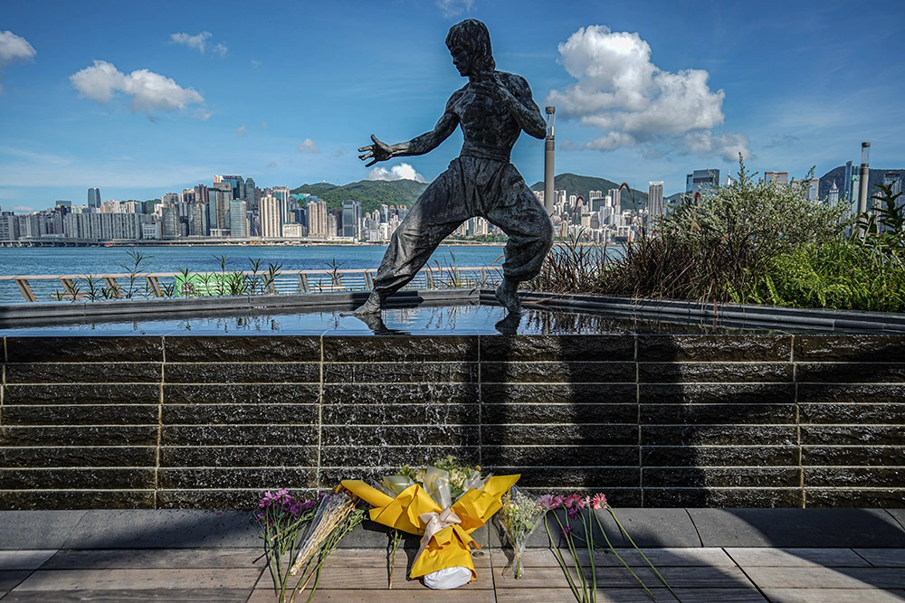 Памятник Брюсу Ли в Гонконге.