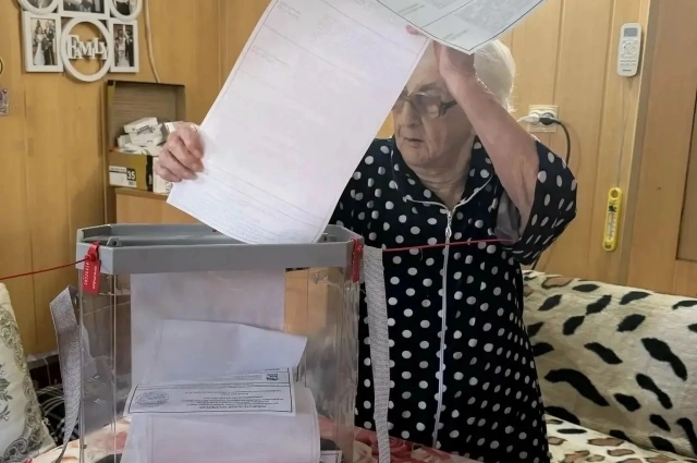 На дому голосовала 100-летняя жительница Симферополя Нина Попруженко.
