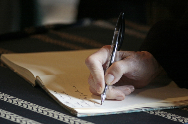 Завещание не влечёт переход права собственности при жизни.