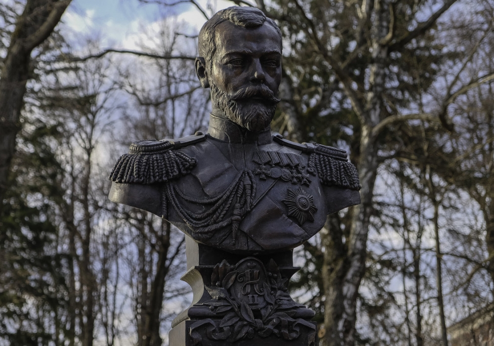 Бюст Николаю II в калужском парке культуры и отдыха.