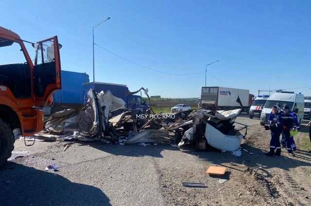 По первым снимкам с места ДТП даже не сразу можно понять, что произошло.