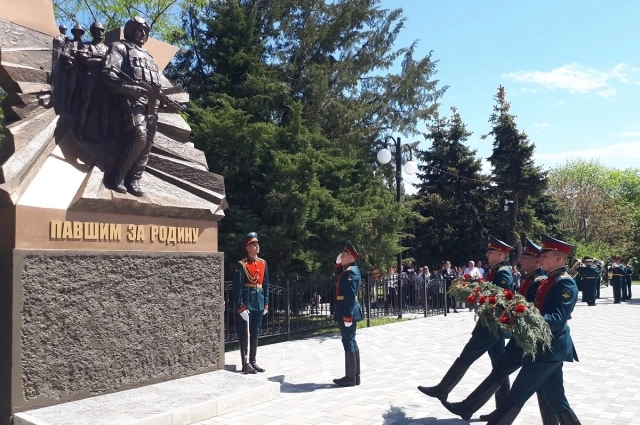 Памятник павшим за Родину открылся 6 мая 2023 года.