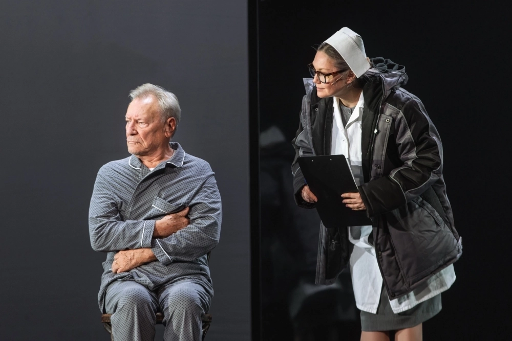 Сергей Шакуров и Мария Аниканова в спектакле «Папа».