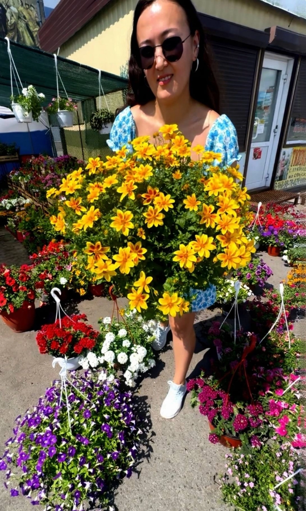 Цветы - верные спутники Светланы.