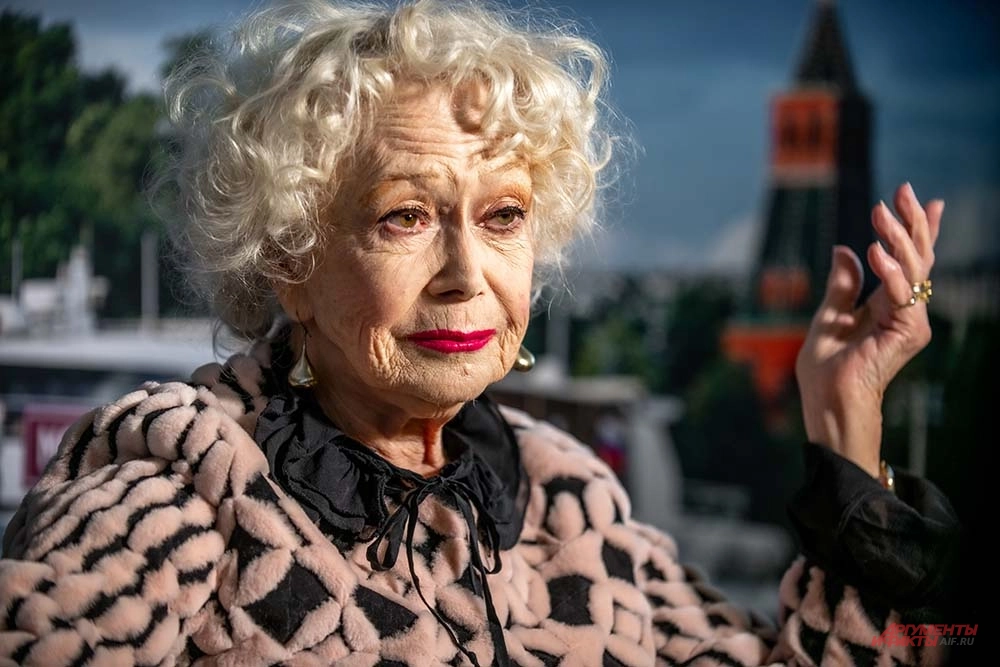 Светлана Немоляева.