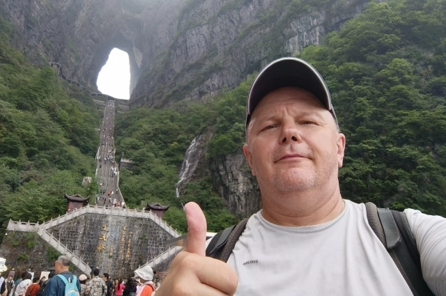 Роман много путешествовал.