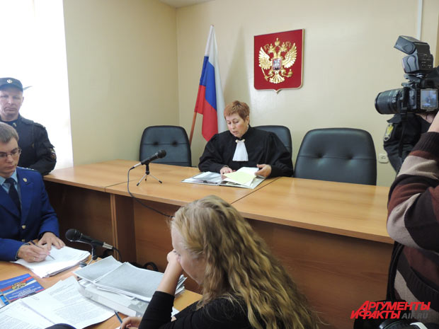 Судья Полшкова начинает заседание