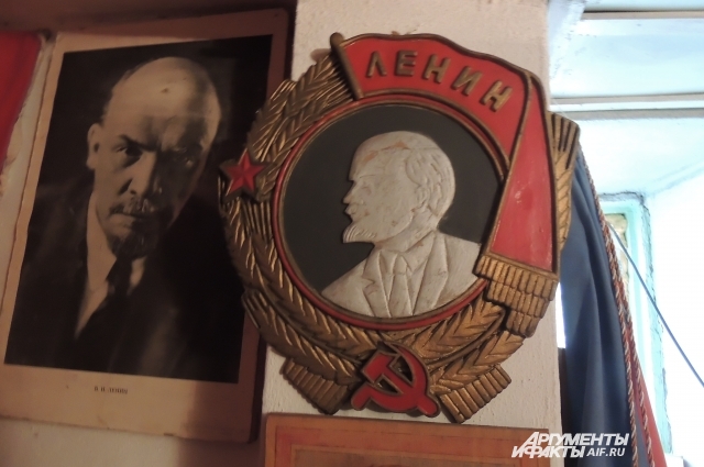 Ленинская символика на антикварном рынке в цене.