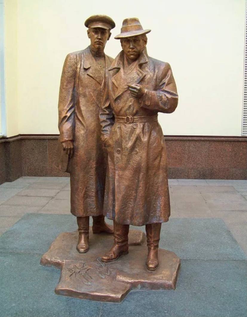 Памятник Глебу Жеглову и Владимиру Шарапову