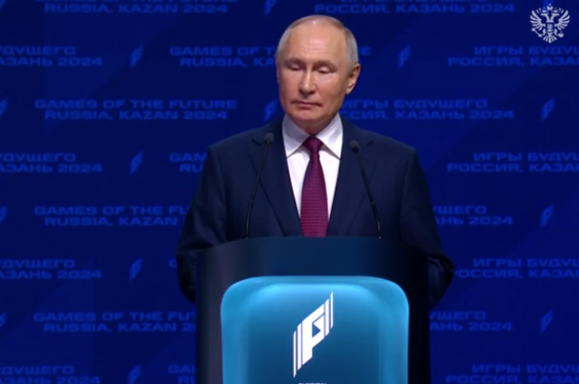 Президент России Владимир Путин выступил перед началом торжественной церемонии.